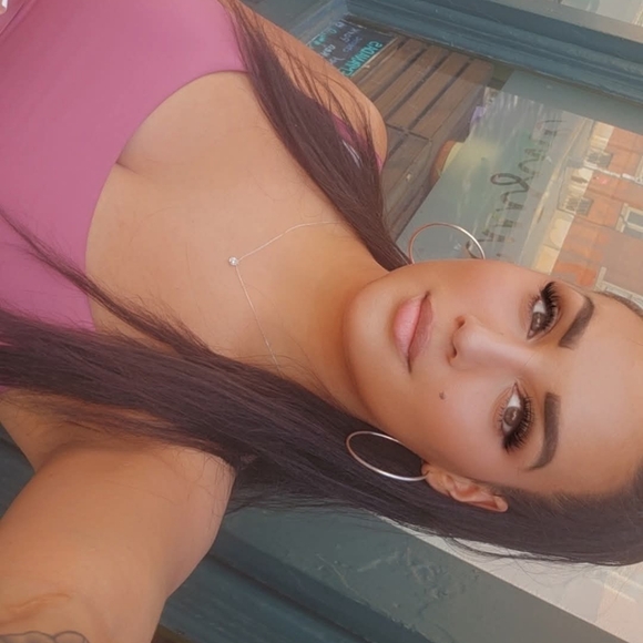 Meet your Posher, Tia - Picture 4 of 5